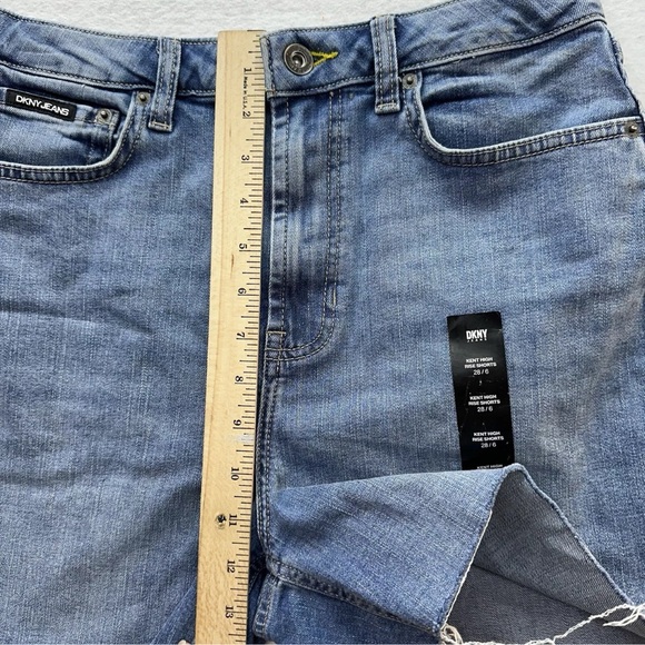 DKNY Women's White Kent High-Rise Cut Button Front Jean Shorts Size 28/6 - Picture 4 of 7